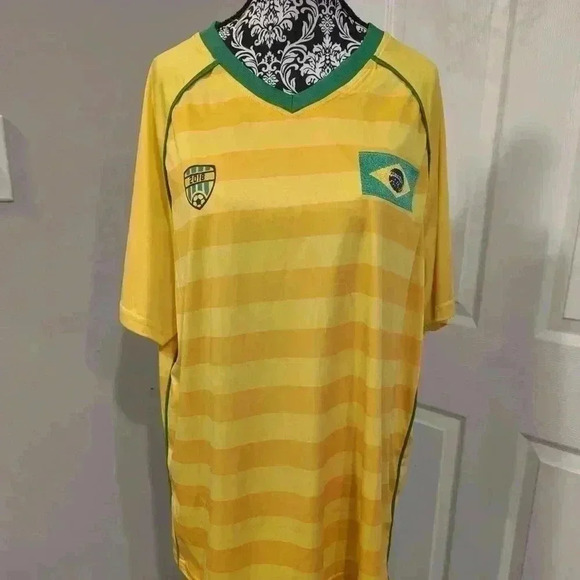 Brazil  football jersey - Picture 1 of 3